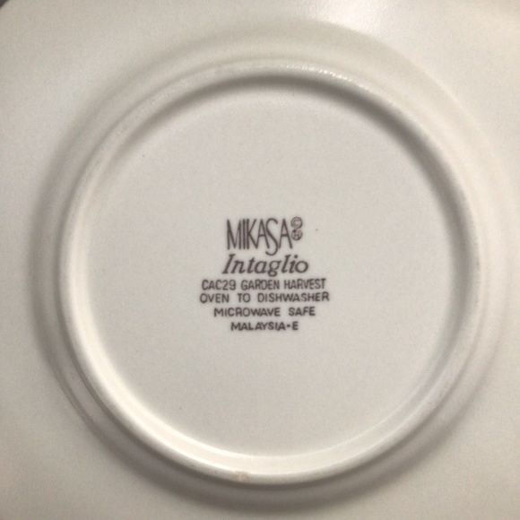 Set of 2 Mikasa Intaglio "Garden Harvest" pattern Demi cups with saucers - Picture 6 of 7